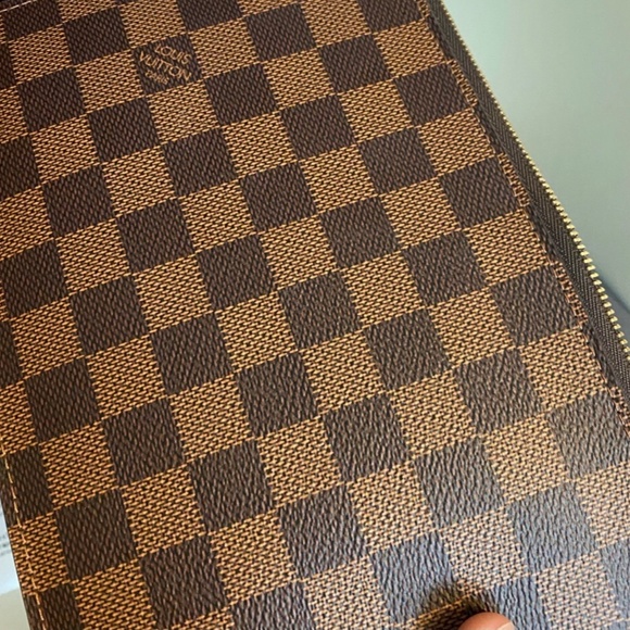 Louis Vuitton Neverfull MM - Damier Ebene Purse + Wristlet - Picture 5 of 11